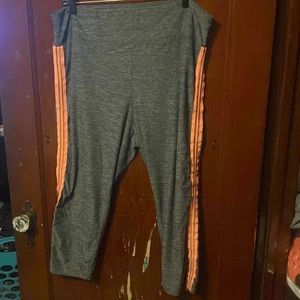 No boundaries capri leggings